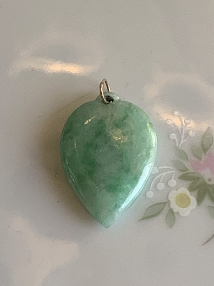 Vintage 14k Gold & Natural Grade a Green Jadeite "Longevity Peach" Heart Pendant